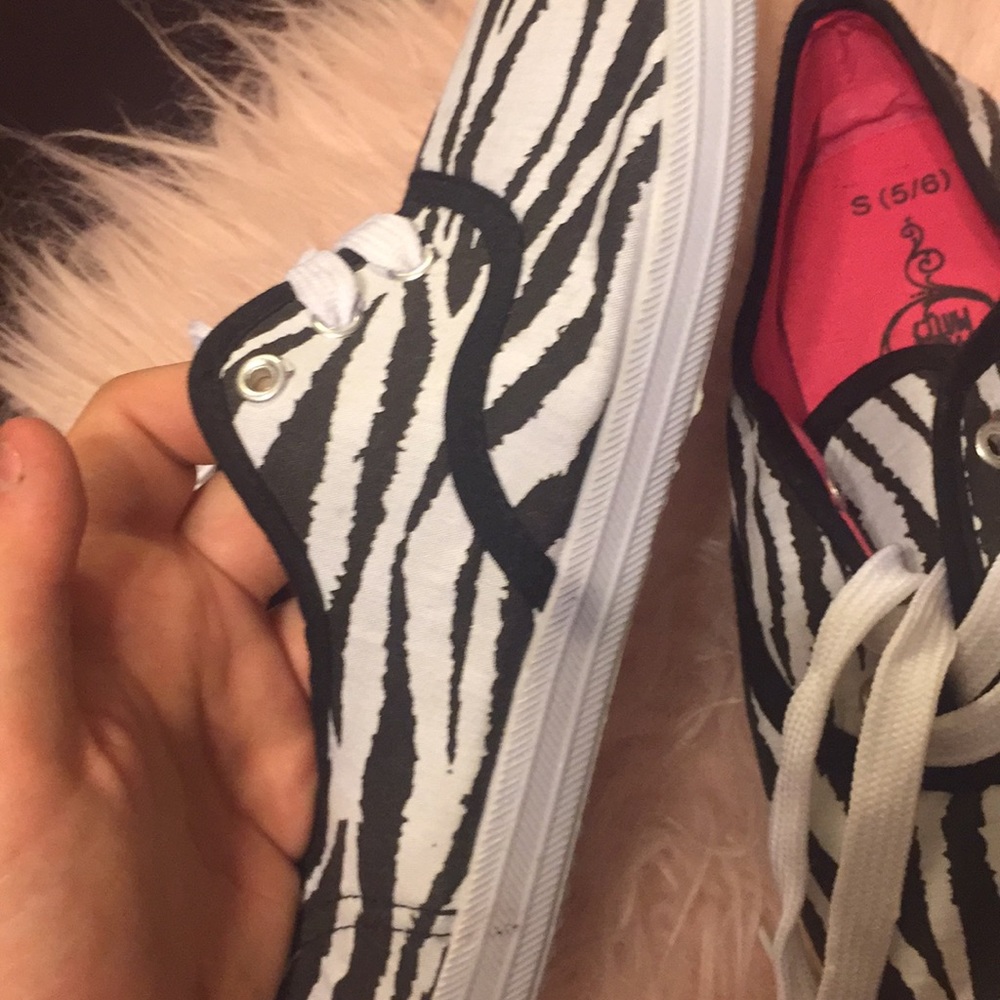Shoe - Picture 4 of 5